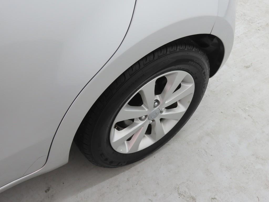 KIA Pride 2013 Plateado - Importación desde Corea - HF Imports Iquique - Foto 18