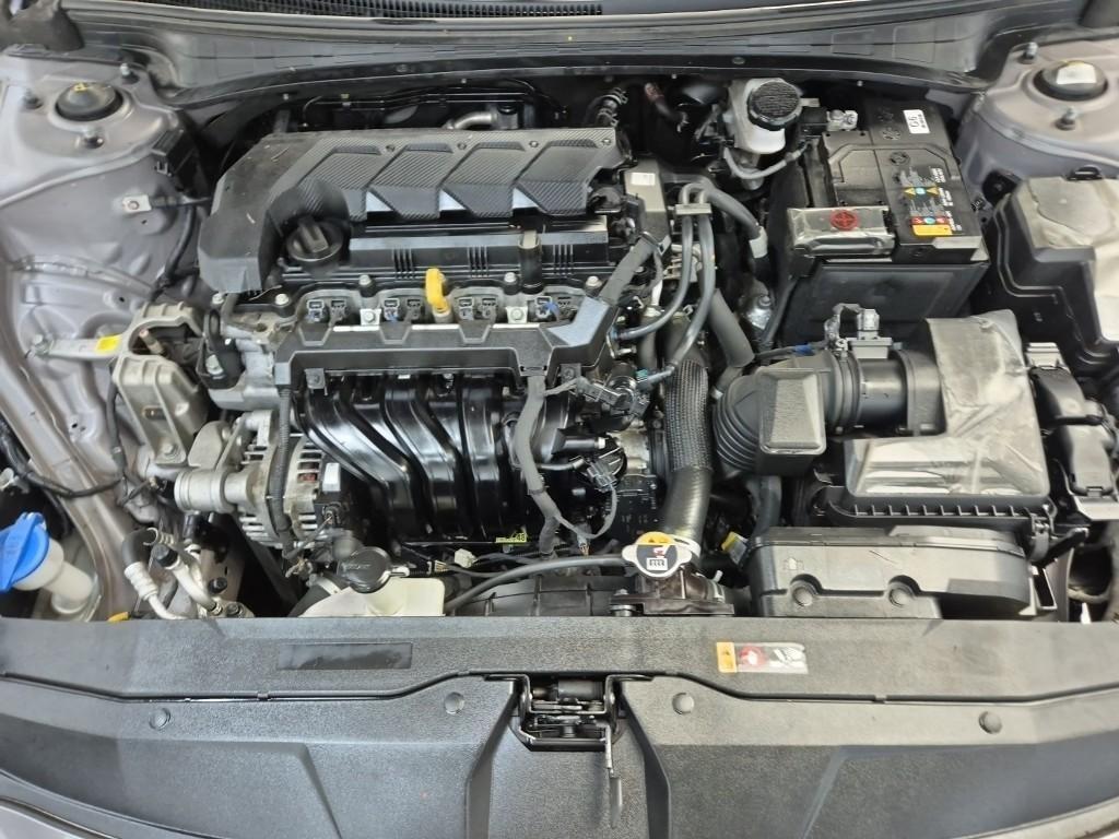 HYUNDAI Avante - Vista 5