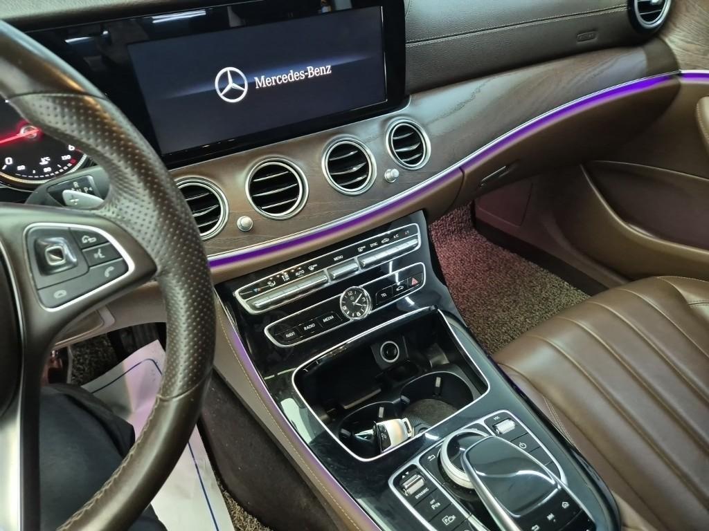 Mercedes Benz E class - Vista 10