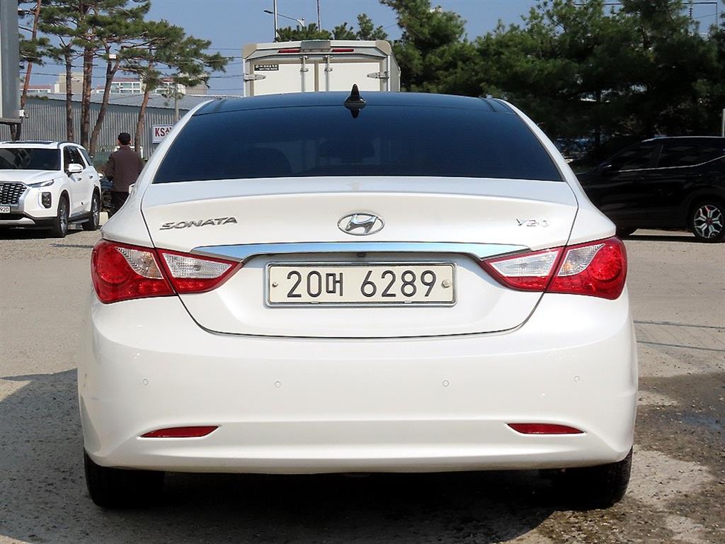 HYUNDAI Sonata - Vista 4