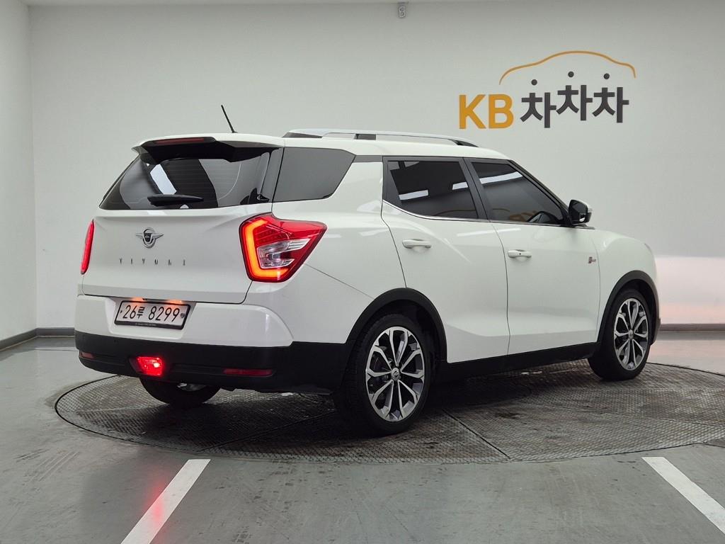 Ssangyong Tivoli - Vista 4