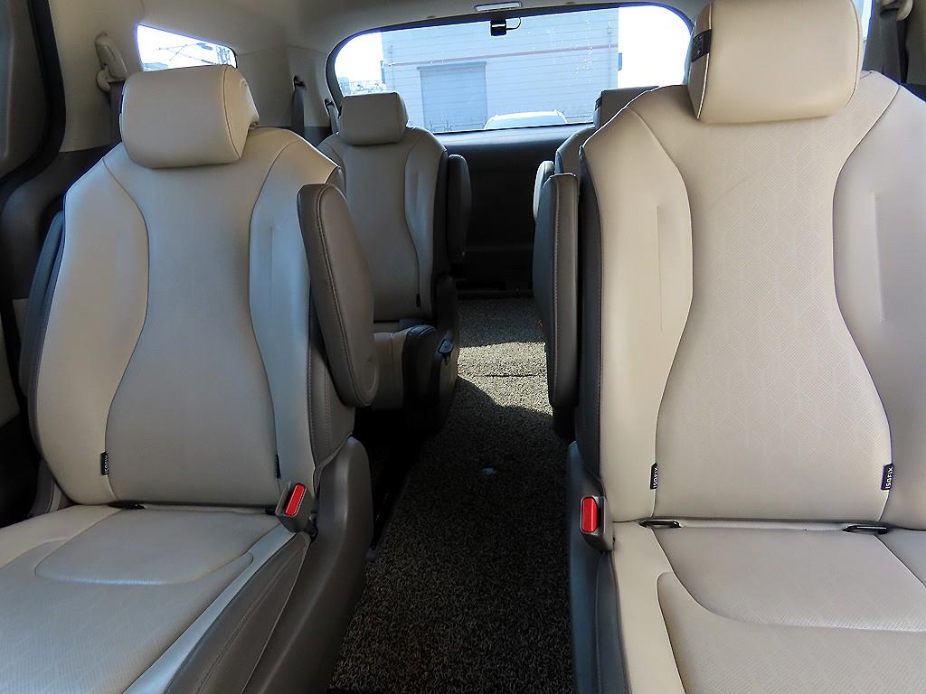 KIA Carnival - Vista 7