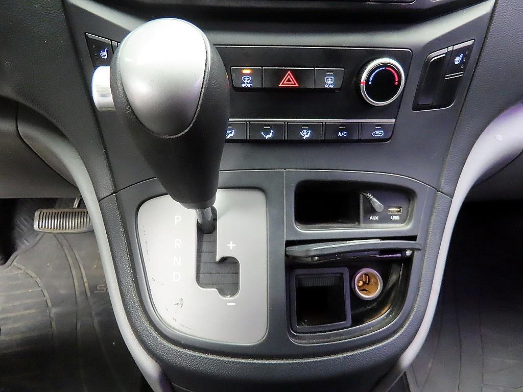 HYUNDAI Starex - Vista 10