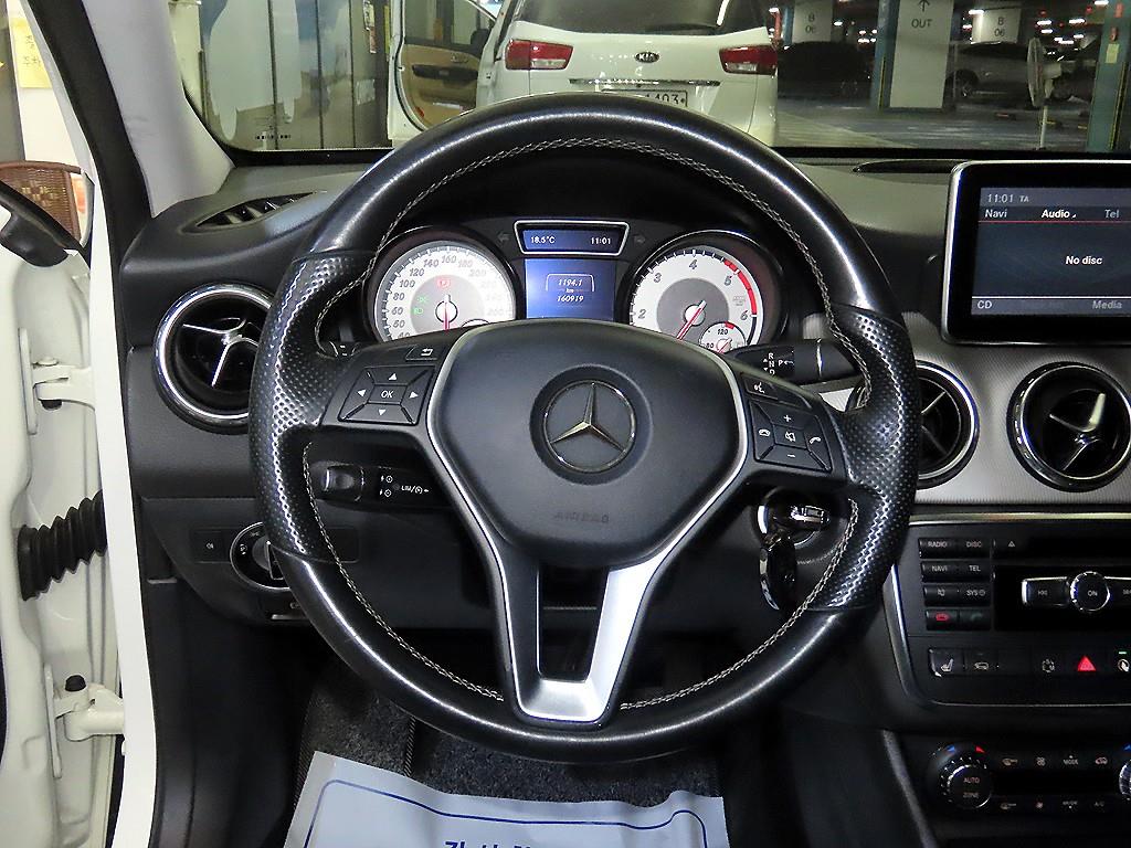 Mercedes Benz GLA Class - Vista 8