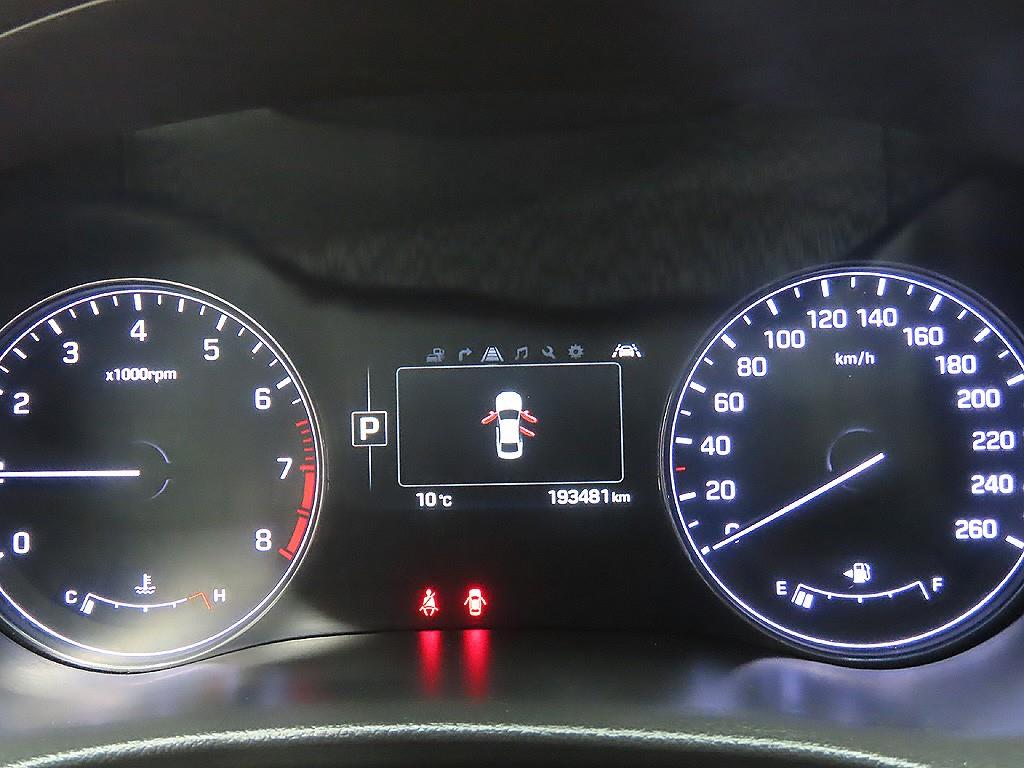 HYUNDAI Genesis - Vista 11