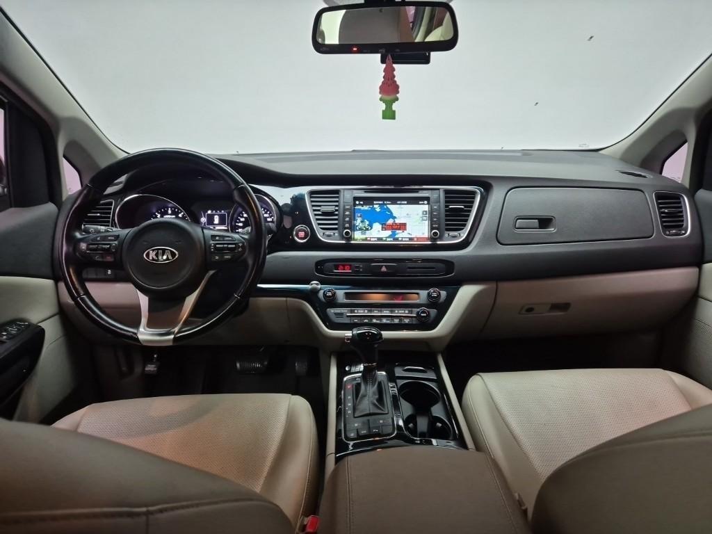 KIA Carnival - Vista 7