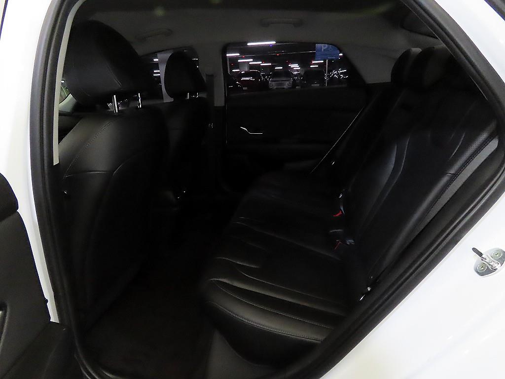 HYUNDAI Avante - Vista 7