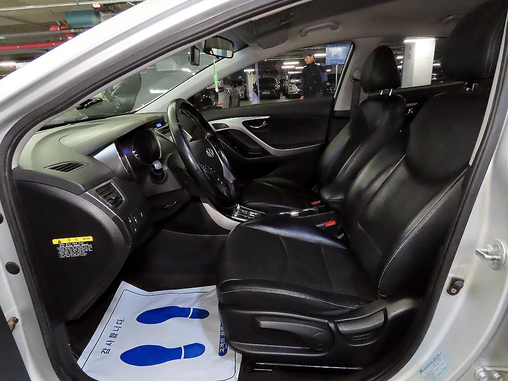 HYUNDAI Avante - Vista 6