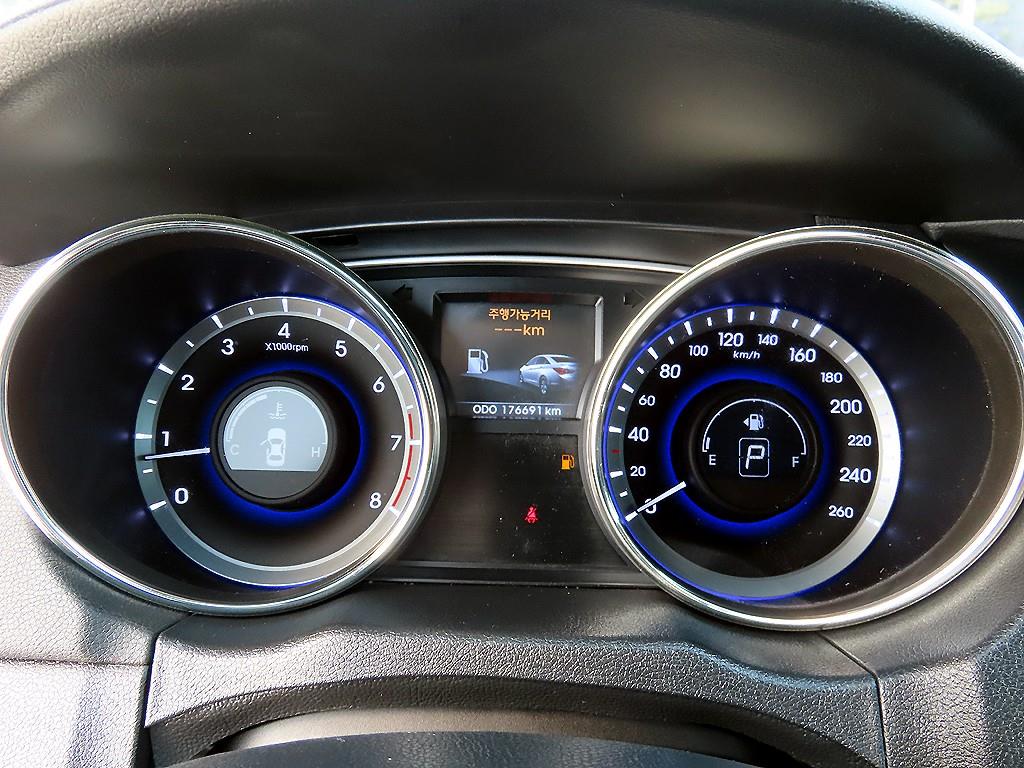 HYUNDAI Sonata - Vista 9