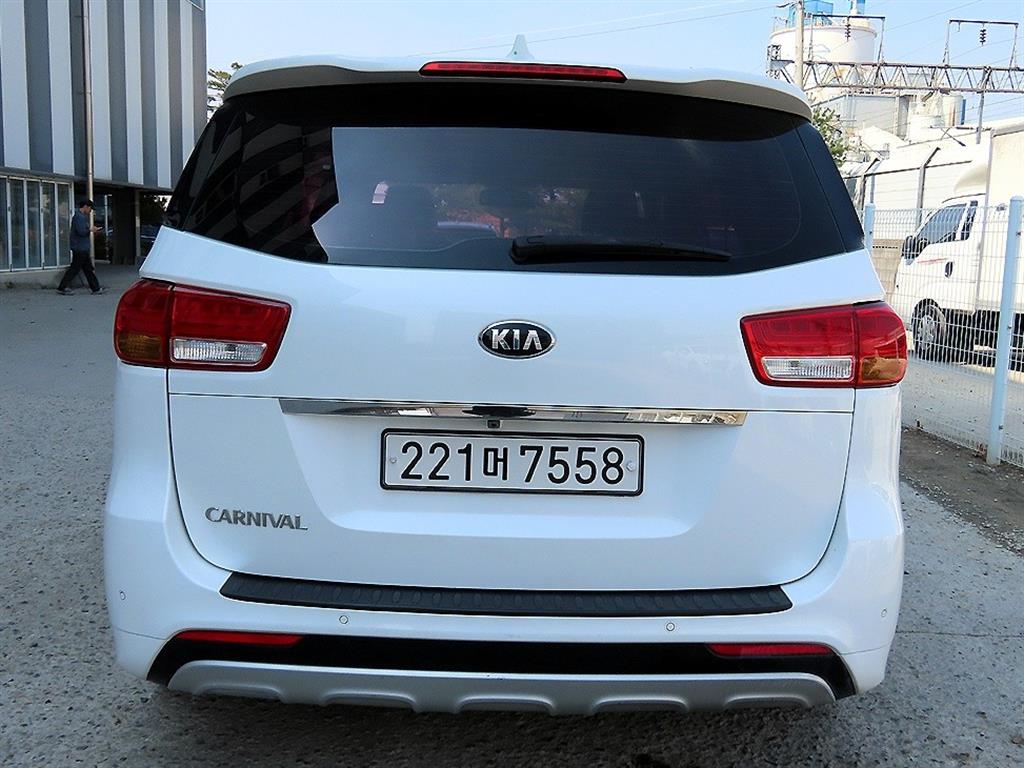 KIA Carnival - Vista 4