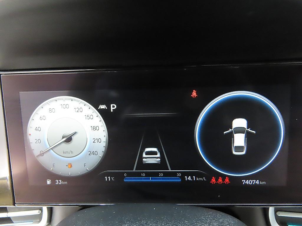 HYUNDAI Avante - Vista 11