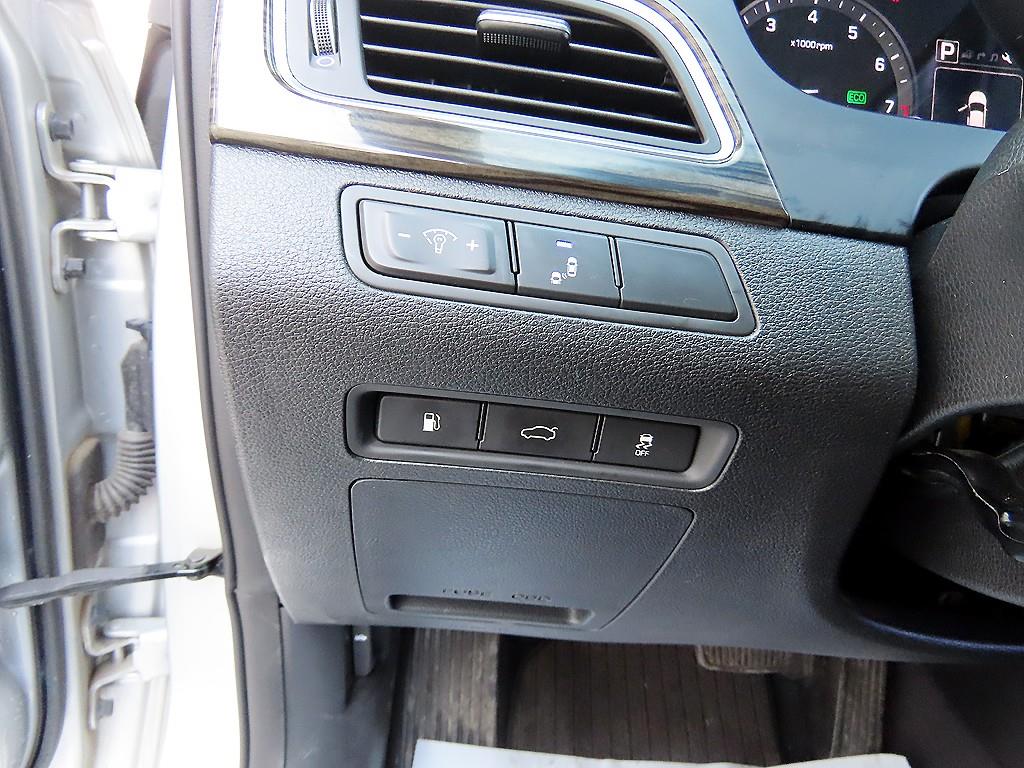 HYUNDAI Sonata - Vista 12