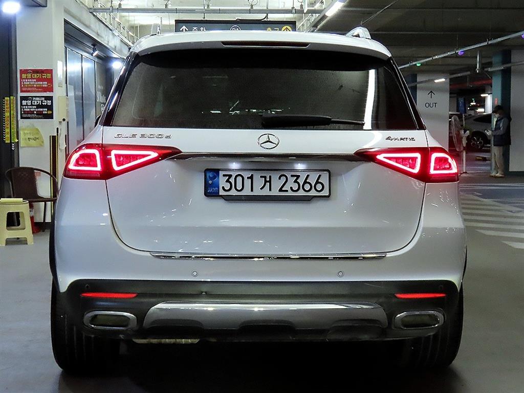 Mercedes Benz GLE Class - Vista 5