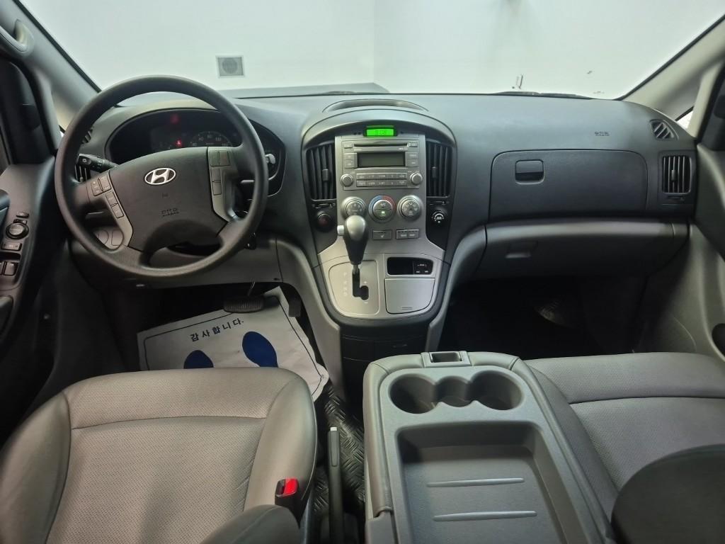 HYUNDAI Starex - Vista 7