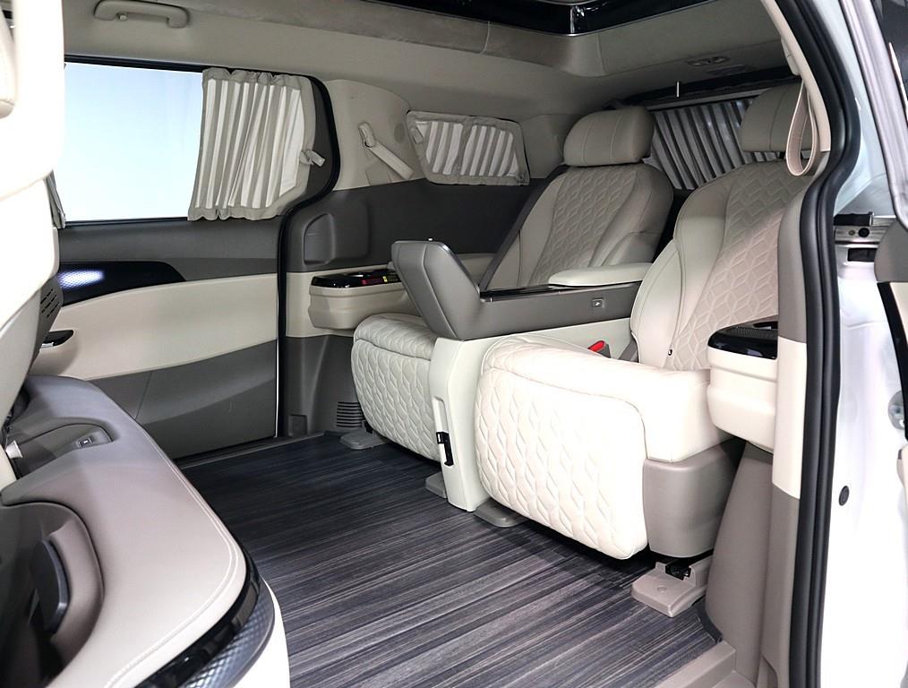 KIA Carnival - Vista 10