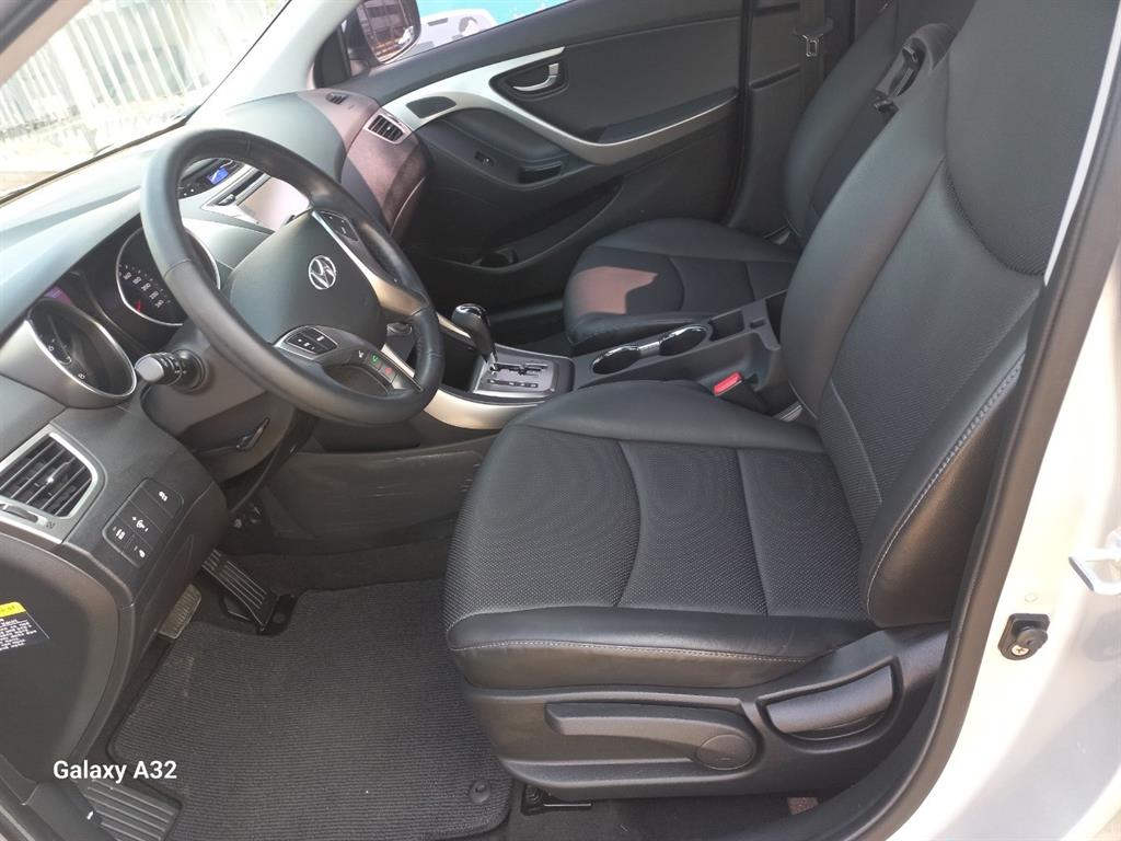 HYUNDAI Avante - Vista 5