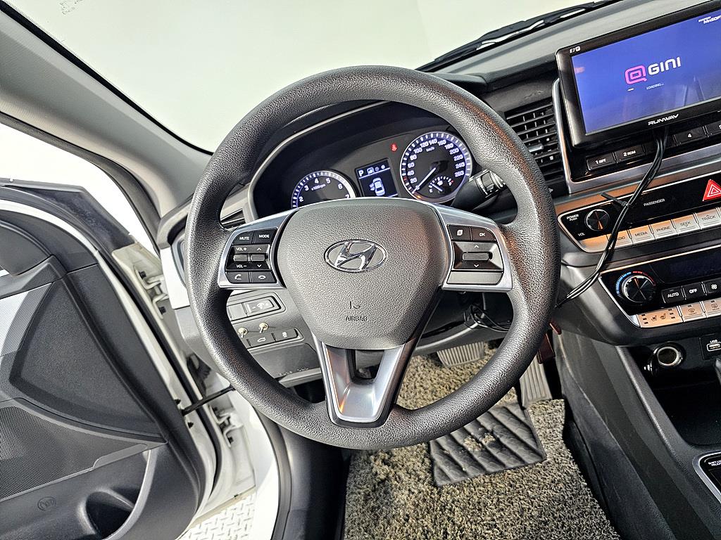 HYUNDAI Sonata - Vista 12