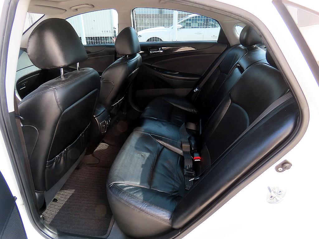 HYUNDAI Sonata - Vista 6