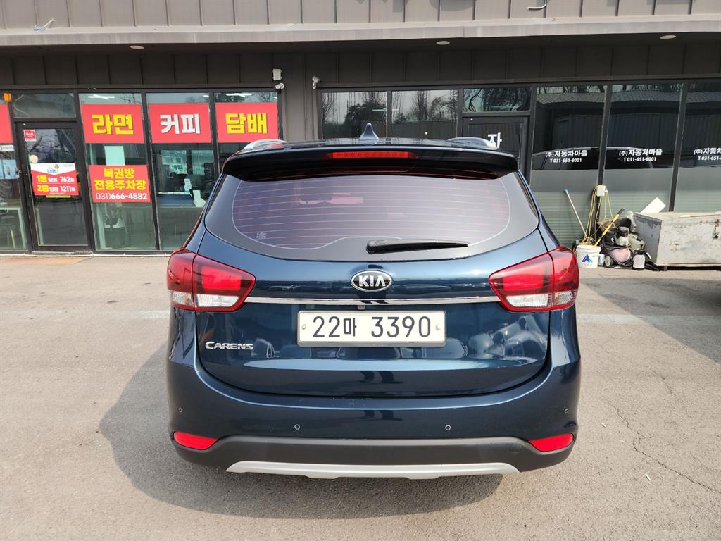 KIA Carens - Vista 5