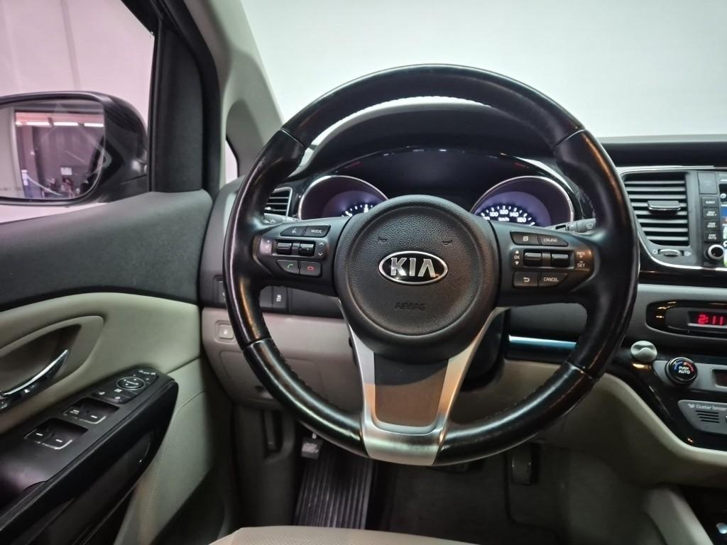 KIA Carnival - Vista 9