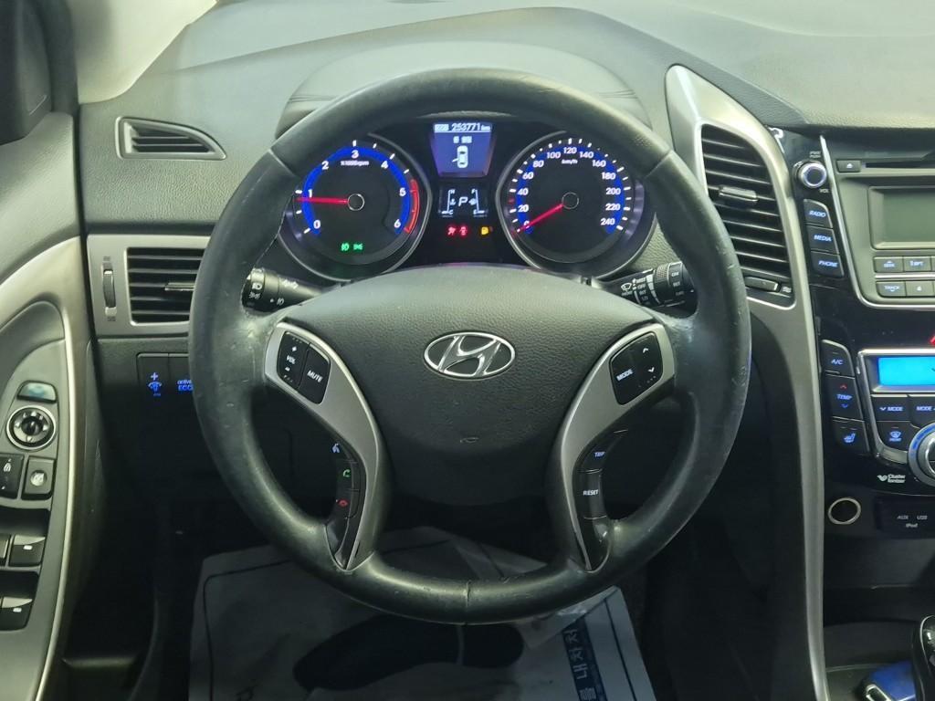 HYUNDAI i30 - Vista 9