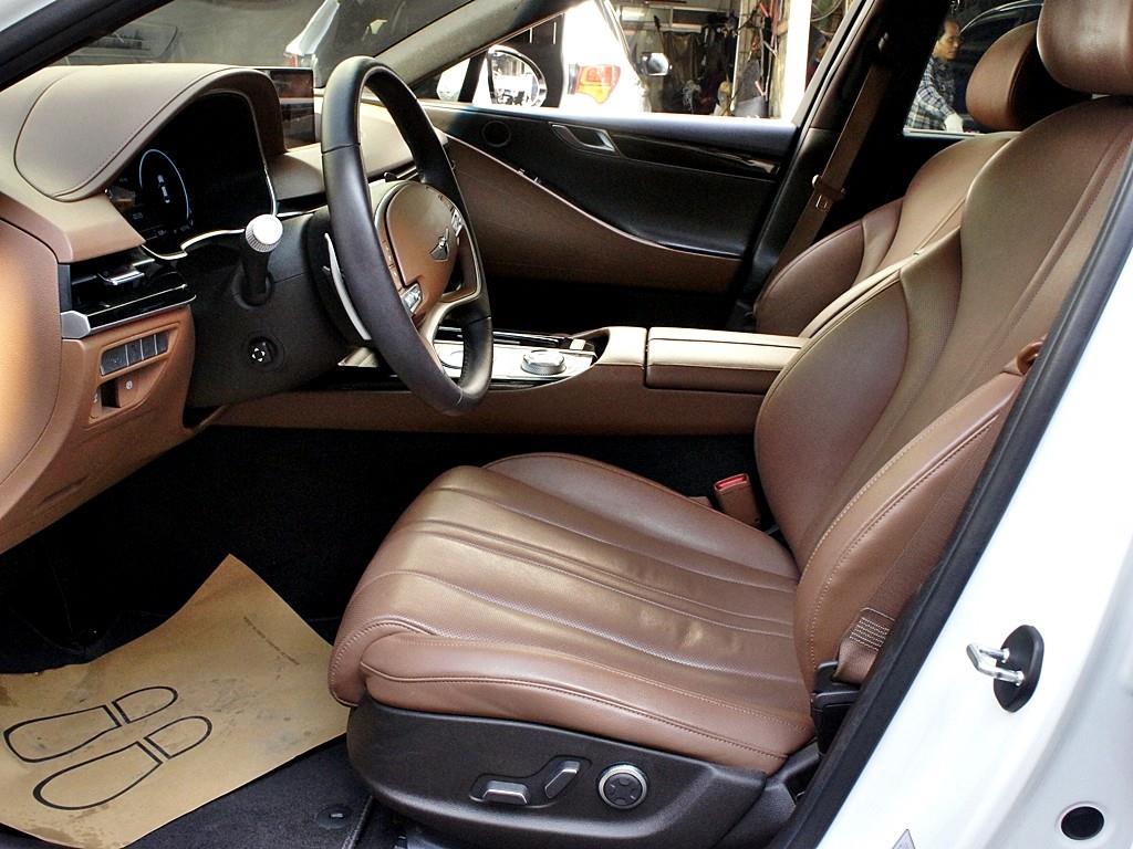 Genesis G80 - Vista 9