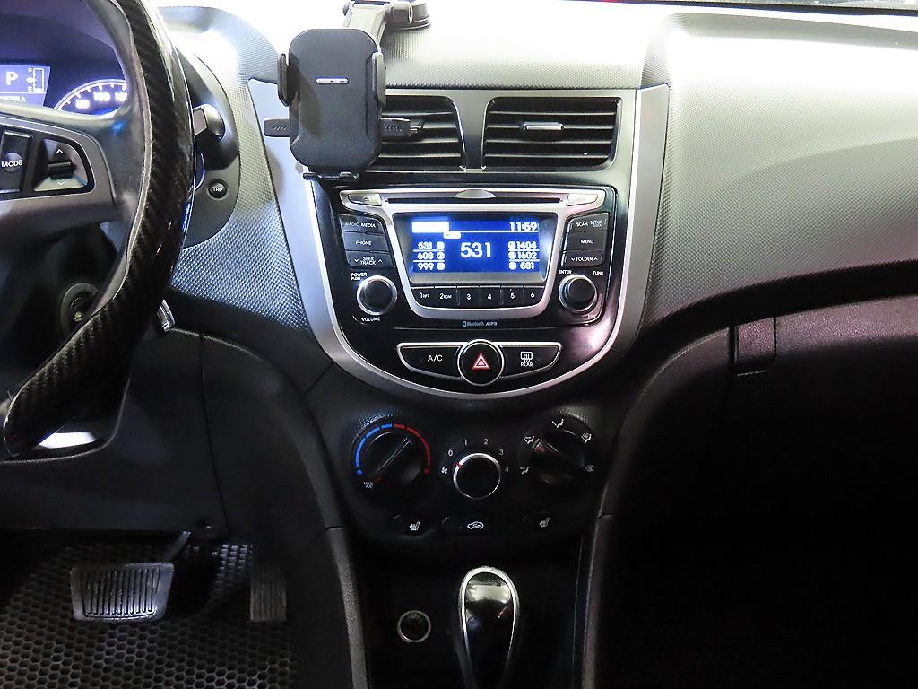 HYUNDAI Accent - Vista 11