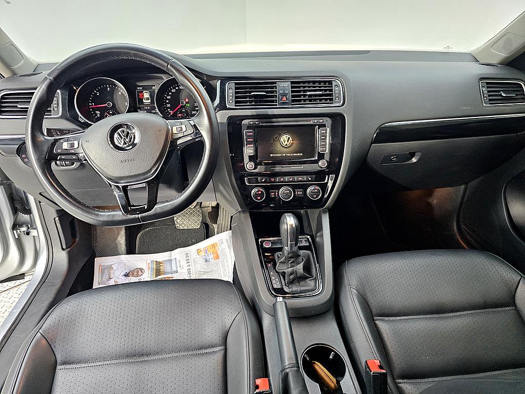 Volkswagen Jetta - Vista 5