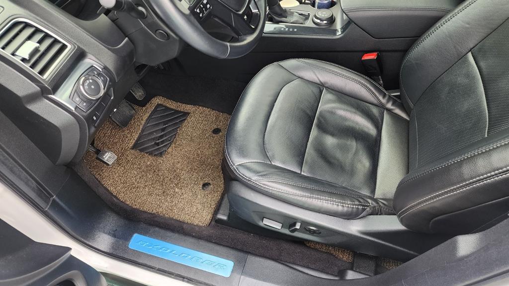 Ford Explorer - Vista 8