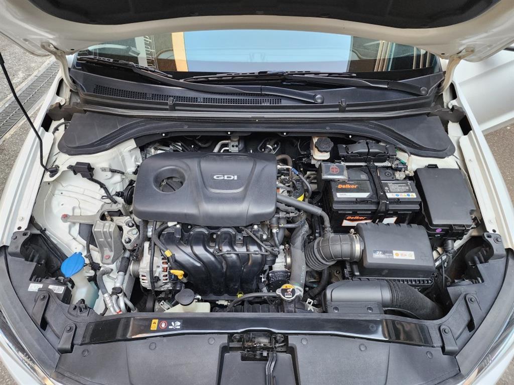 HYUNDAI Avante - Vista 7