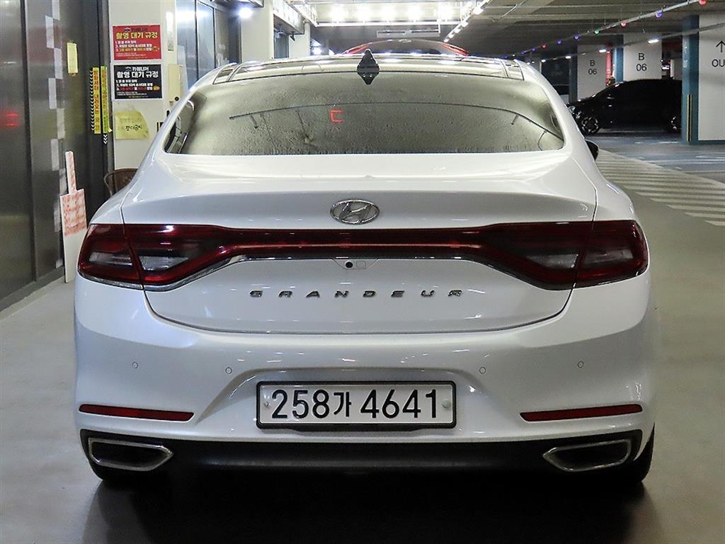HYUNDAI Grandeur - Vista 5