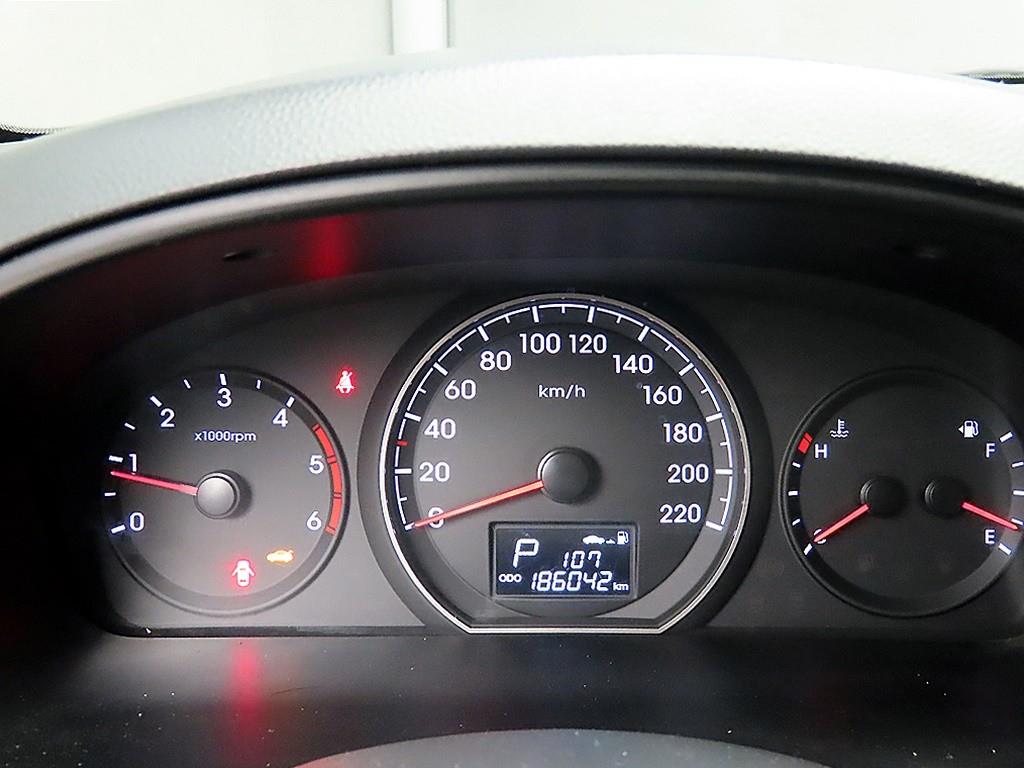 HYUNDAI Starex - Vista 8