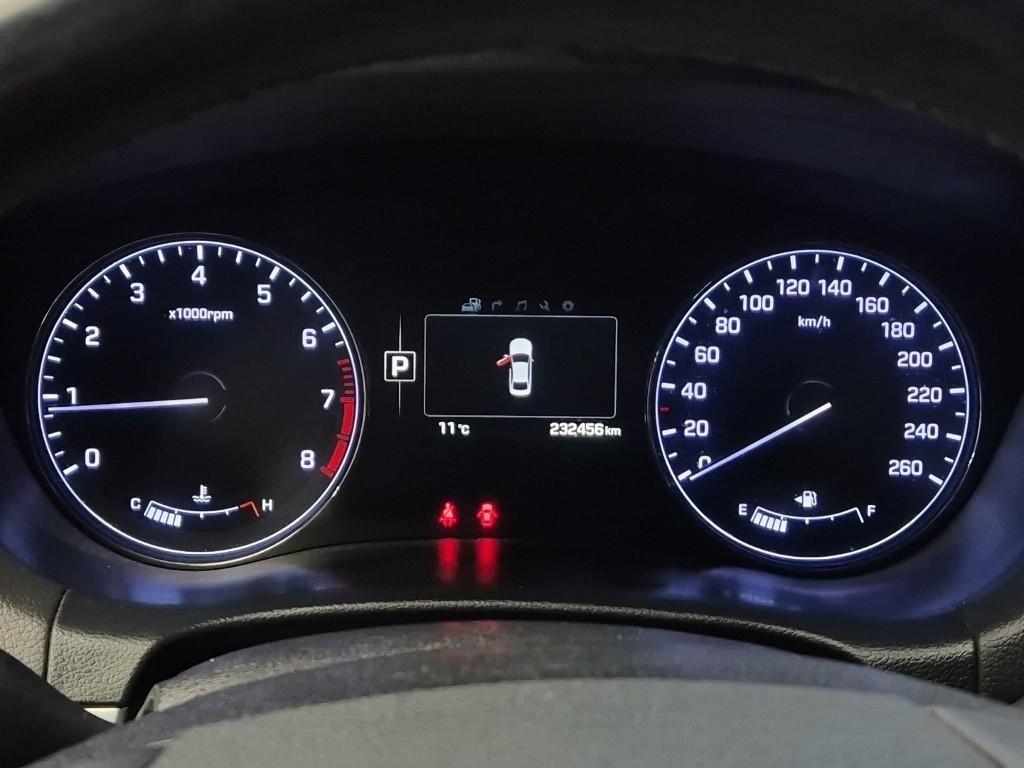 HYUNDAI Genesis - Vista 6