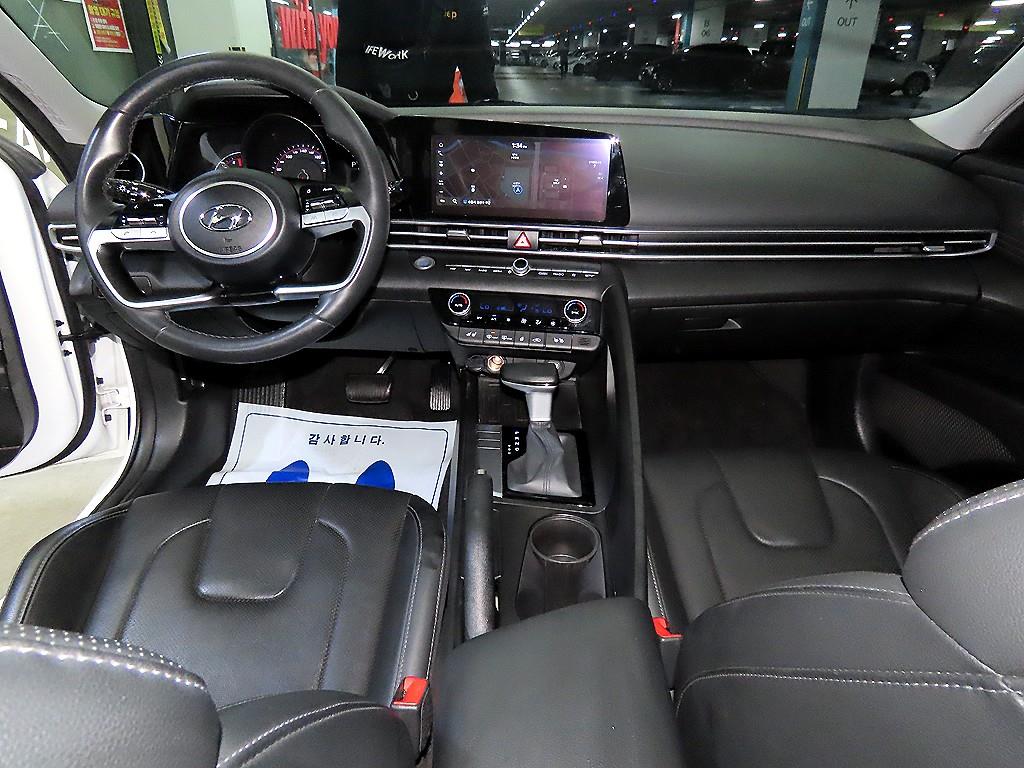 HYUNDAI Avante - Vista 10