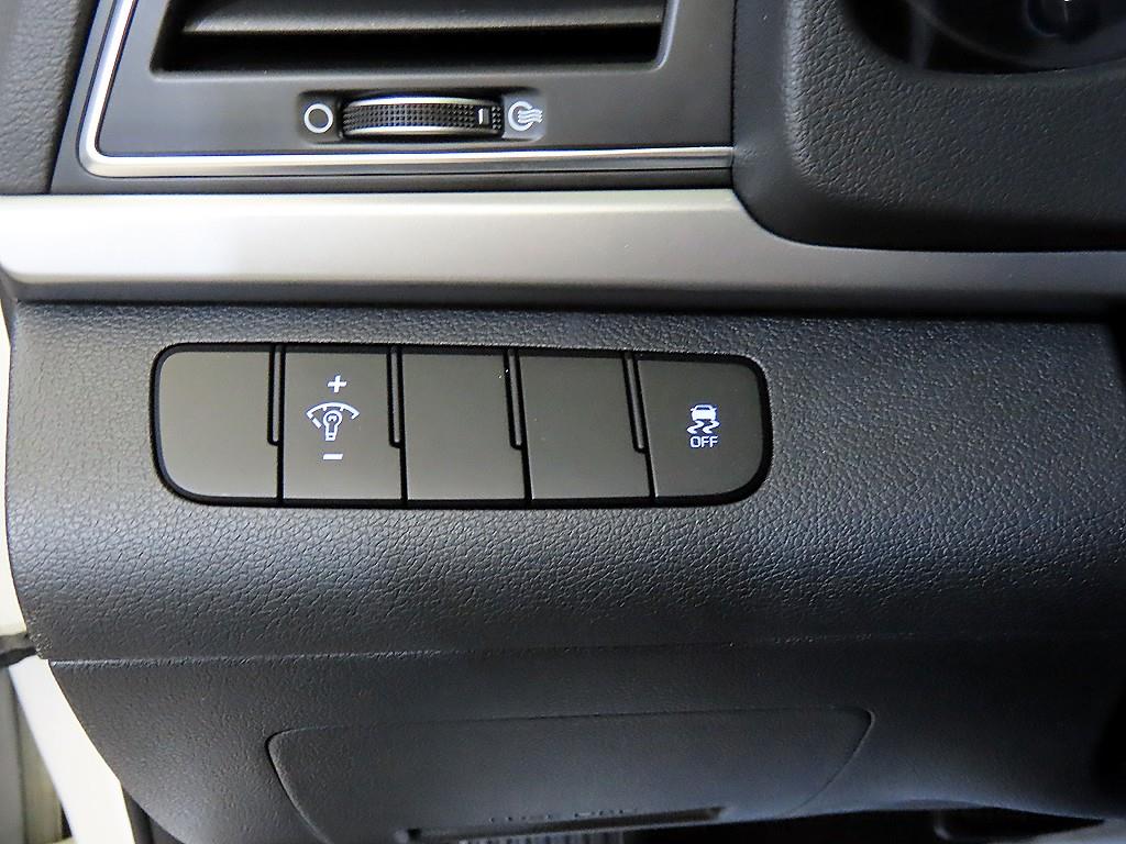 HYUNDAI Avante 2018 Blanco - Importación desde Corea - HF Imports Iquique - Foto 14