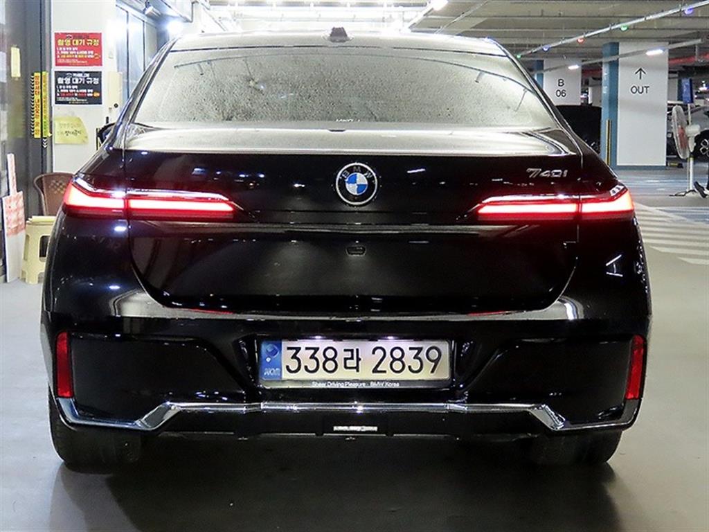 BMW 7 Series - Vista 5