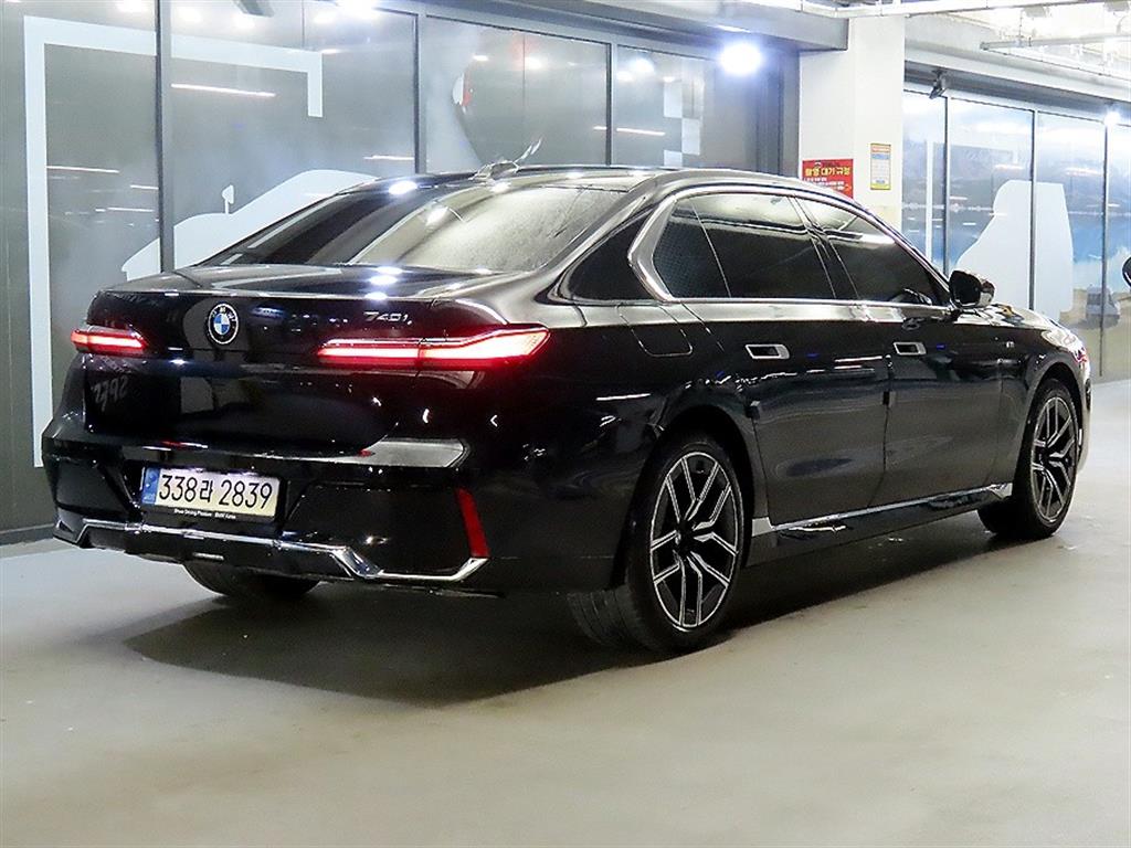 BMW 7 Series - Vista 4