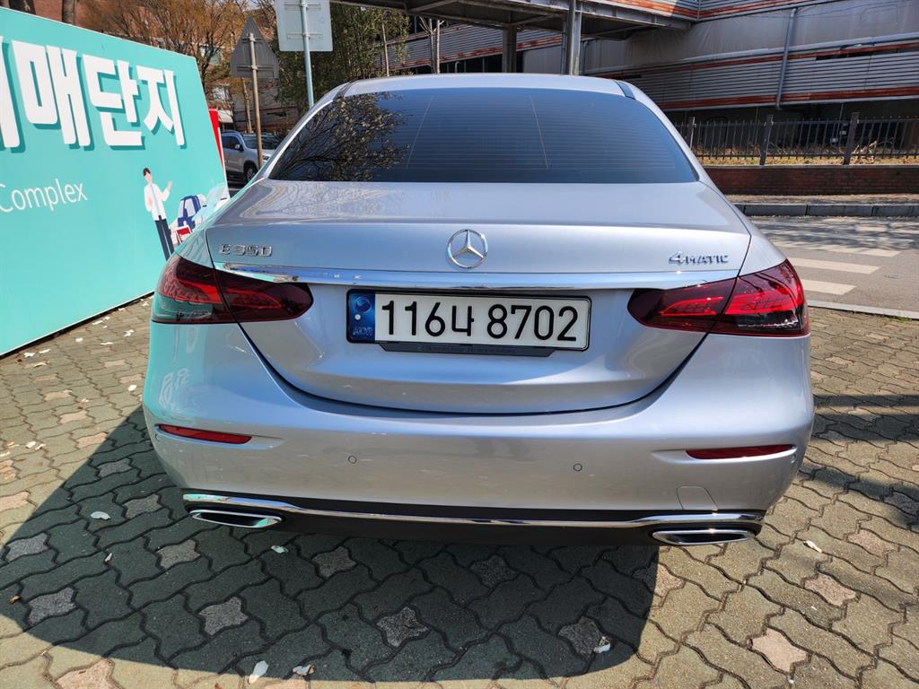 Mercedes Benz E class - Vista 4