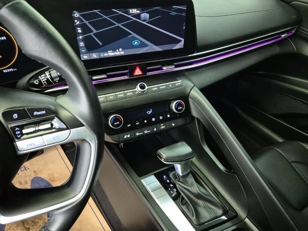 HYUNDAI Avante - Vista 10