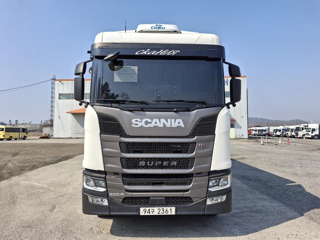 medium and large cargo truck - Vista 3