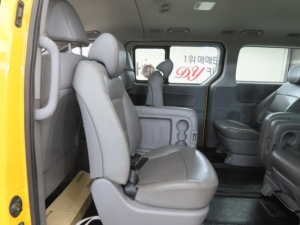 HYUNDAI Starex - Vista 5