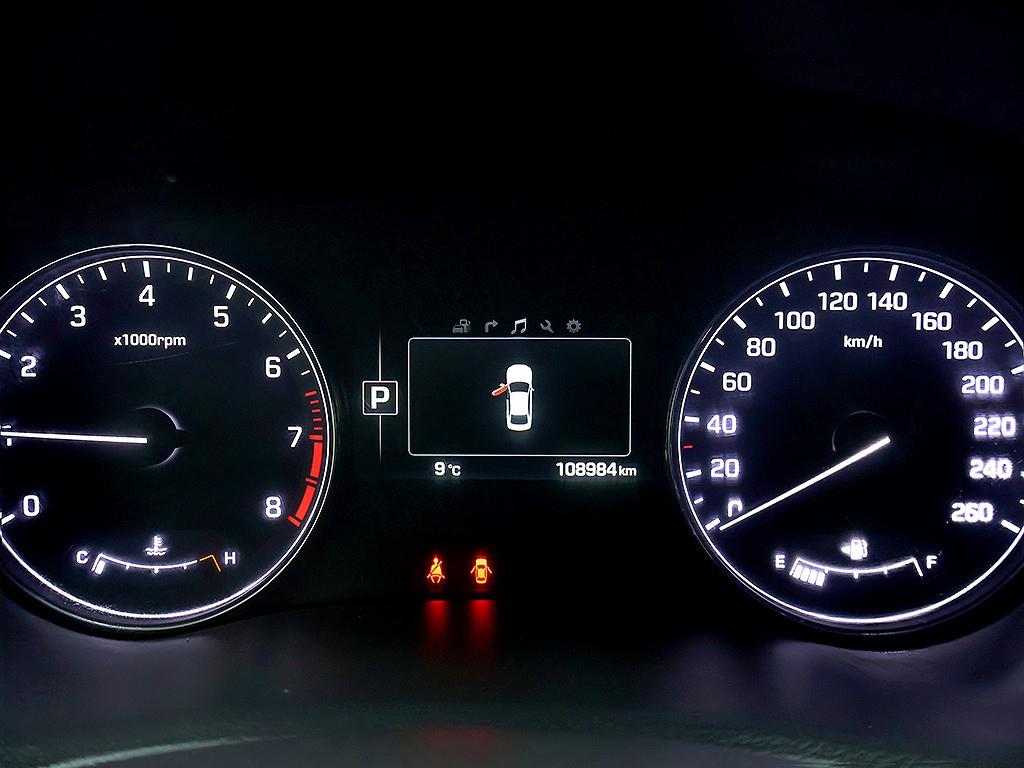 HYUNDAI Genesis - Vista 11