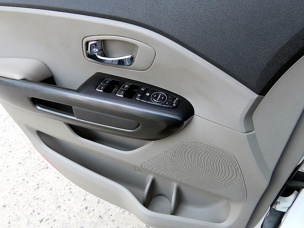 KIA Carnival - Vista 12