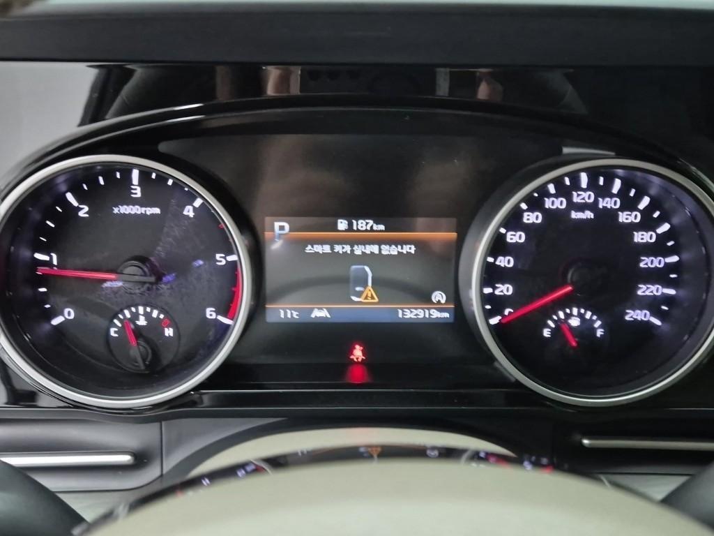 KIA Carnival - Vista 5