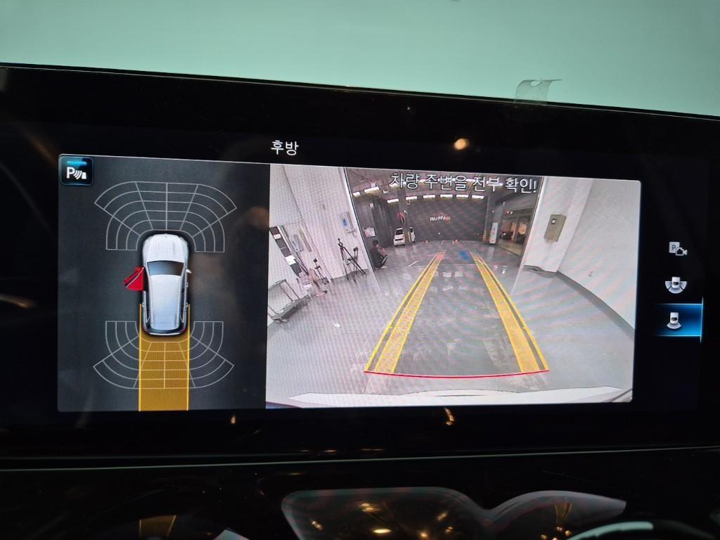 Mercedes Benz GLB Class - Vista 8