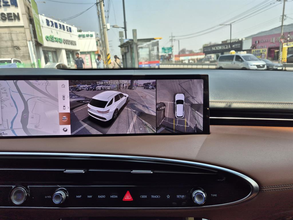 Genesis GV70 - Vista 8