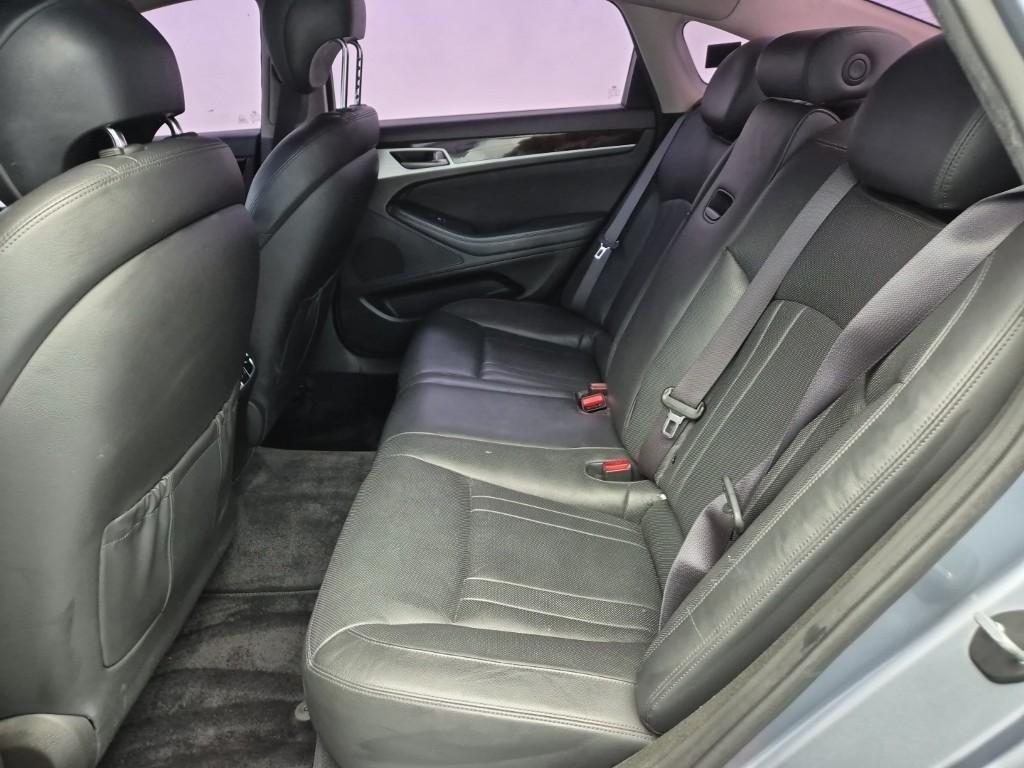 HYUNDAI Genesis - Vista 12