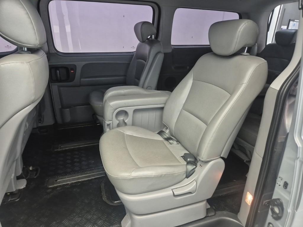 HYUNDAI Starex - Vista 12