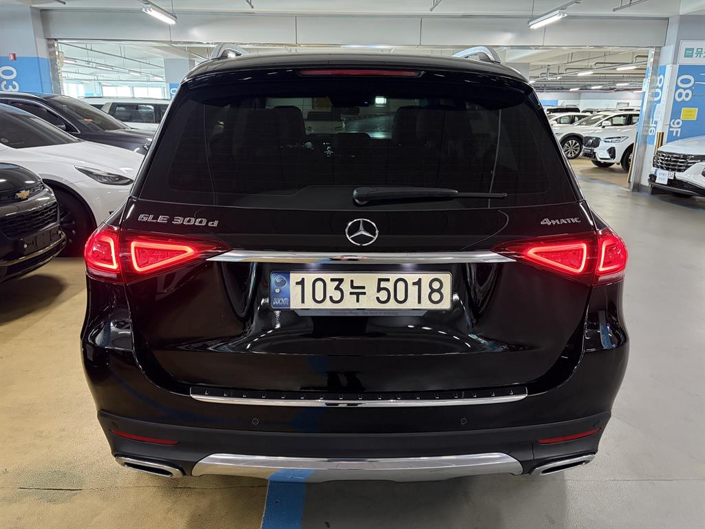 Mercedes Benz GLE Class - Vista 5