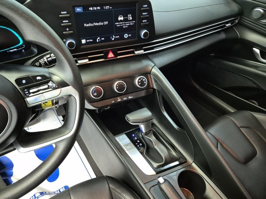 HYUNDAI Avante - Vista 10